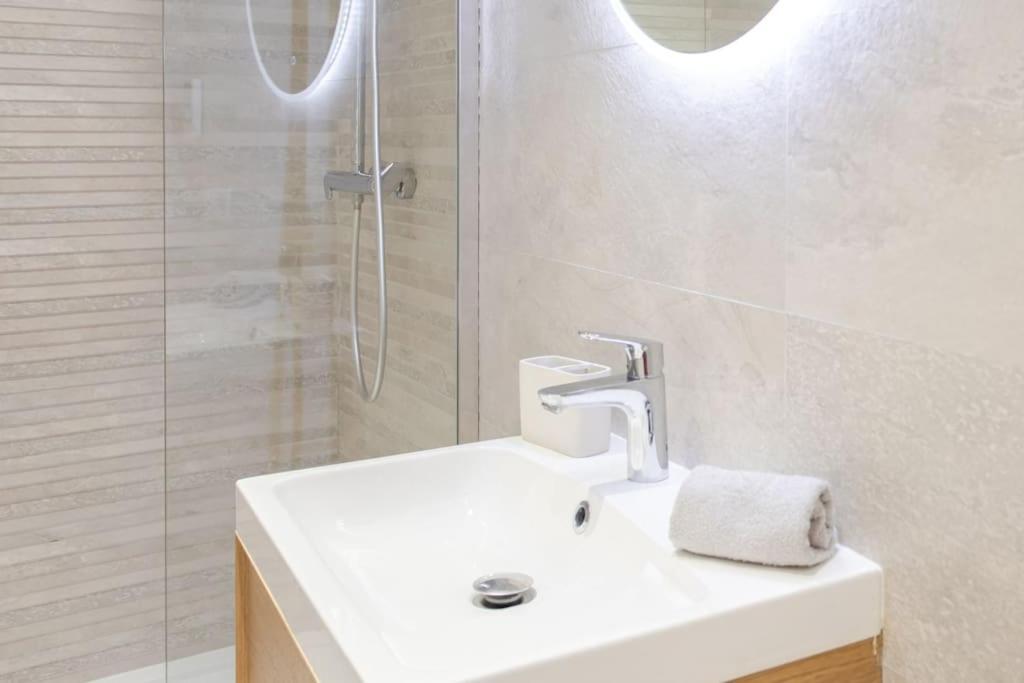 L16 Suite Malonat Vieux Nice 1 Min Mer/ 2 Chbres & Ac Buitenkant foto